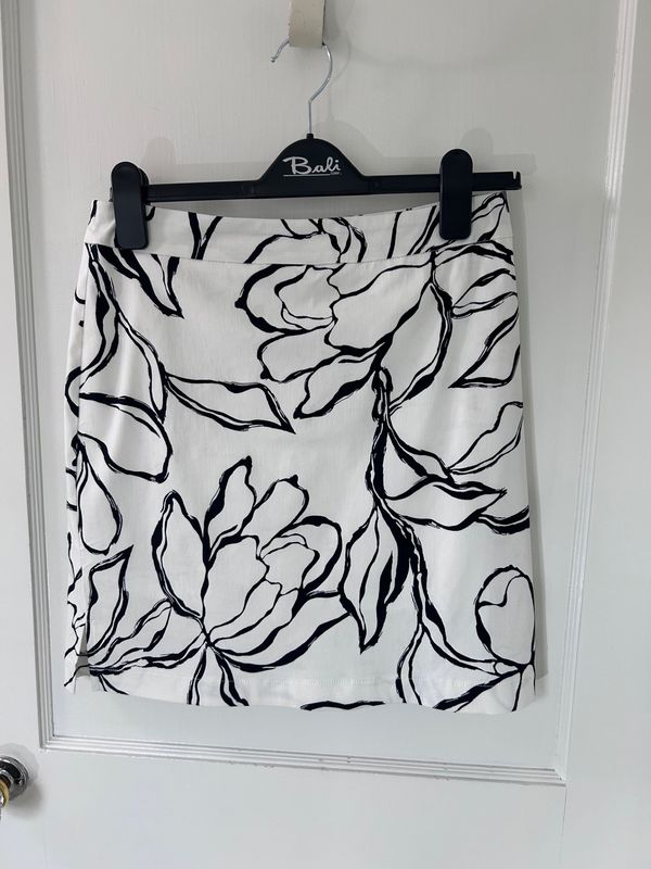 Bali White/Black Floral Skort