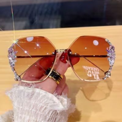 Gorgeous Rimless Crystal Edge Embellished Sunglass