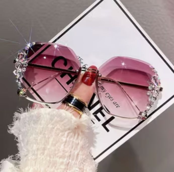 Gorgeous Rimless Crystal Edge Embellished Sunglass