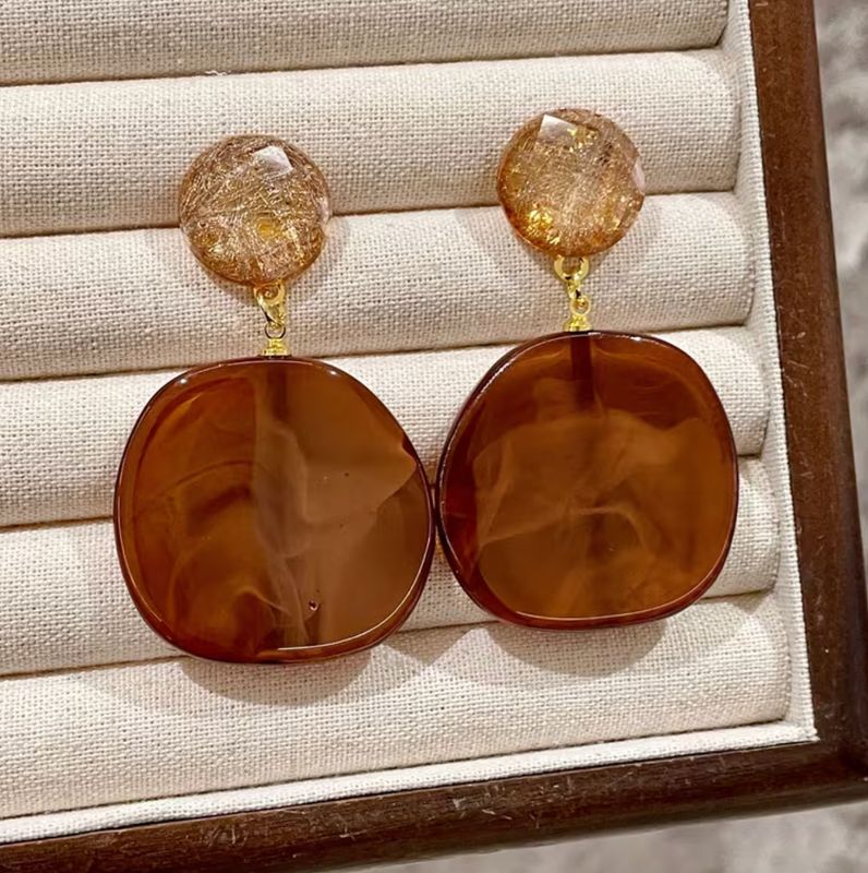 Light Brown/Gold Tone Acrylic Disc Earrings Light Brown/Gold Tone Acrylic Disc Earrings