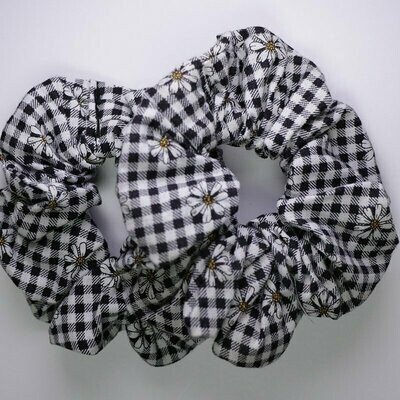 Gingham and Daisies Scrunchie