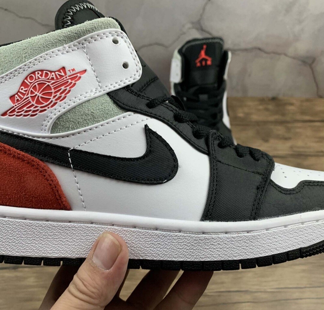 AIR JORDAN 1 MID SE