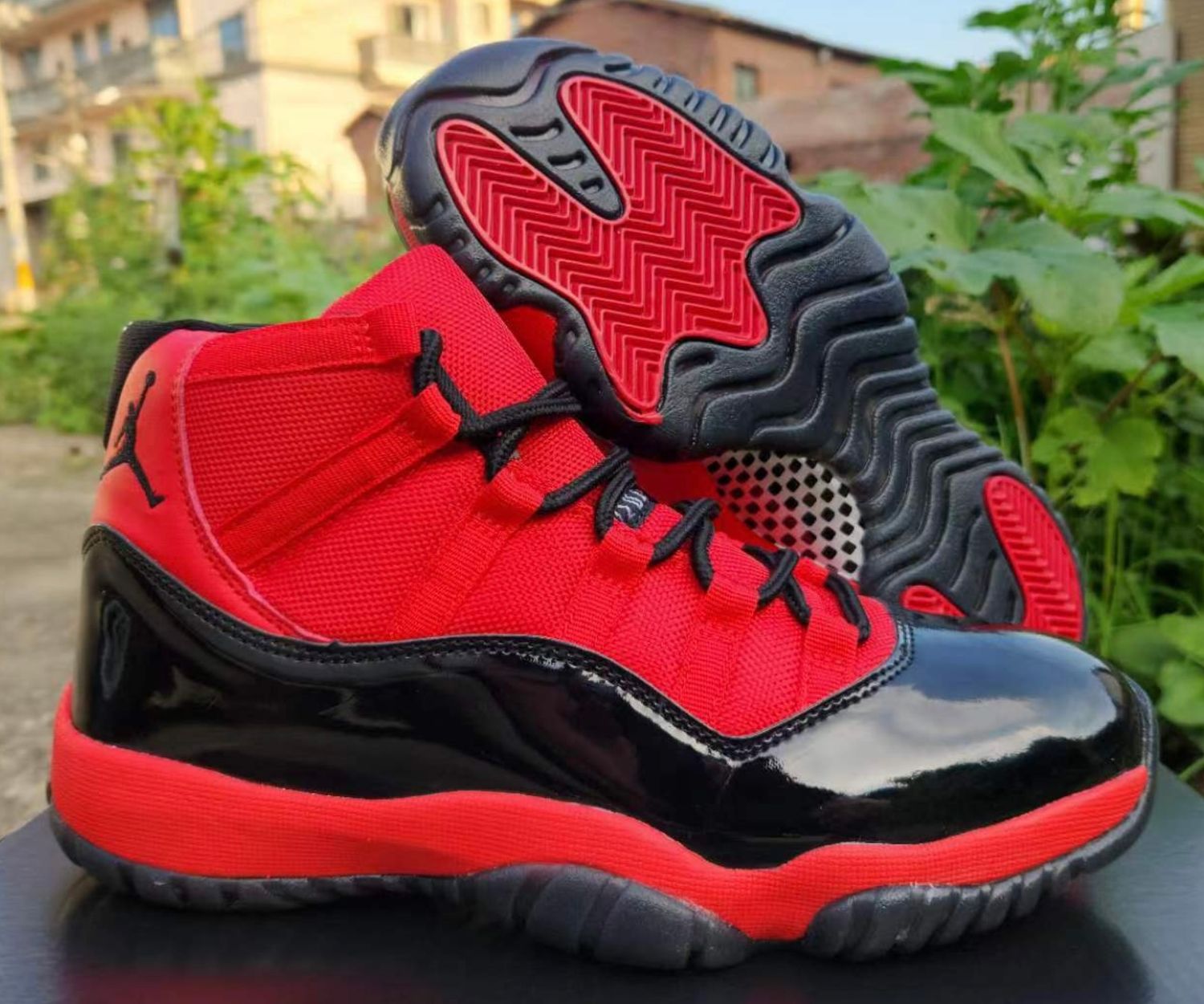 AIR JORDAN 11 CUSTOM ‘TORO RED’