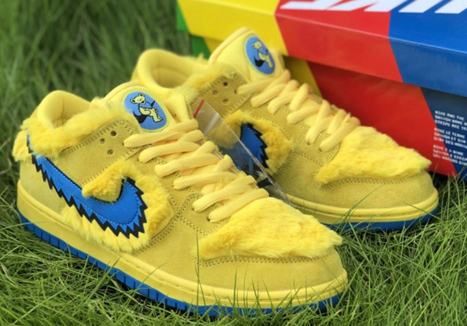 NIKE DUNK LOW SB. OPTI YELLOW, BLUE FANCY.