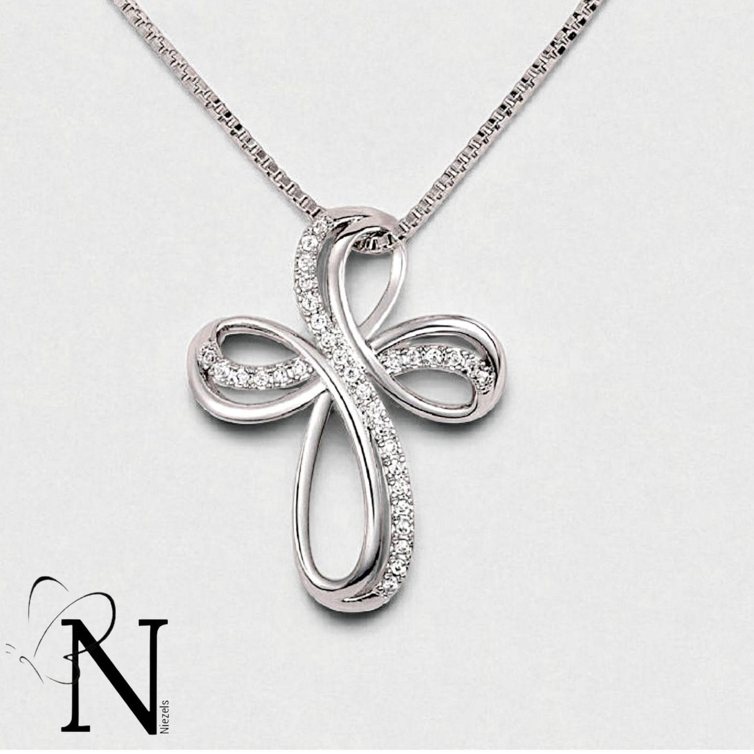 Silver plated necklace - Beautiful shiny cross pendant.