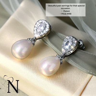 Silver plated earrings - Beautiful pearl drop design.