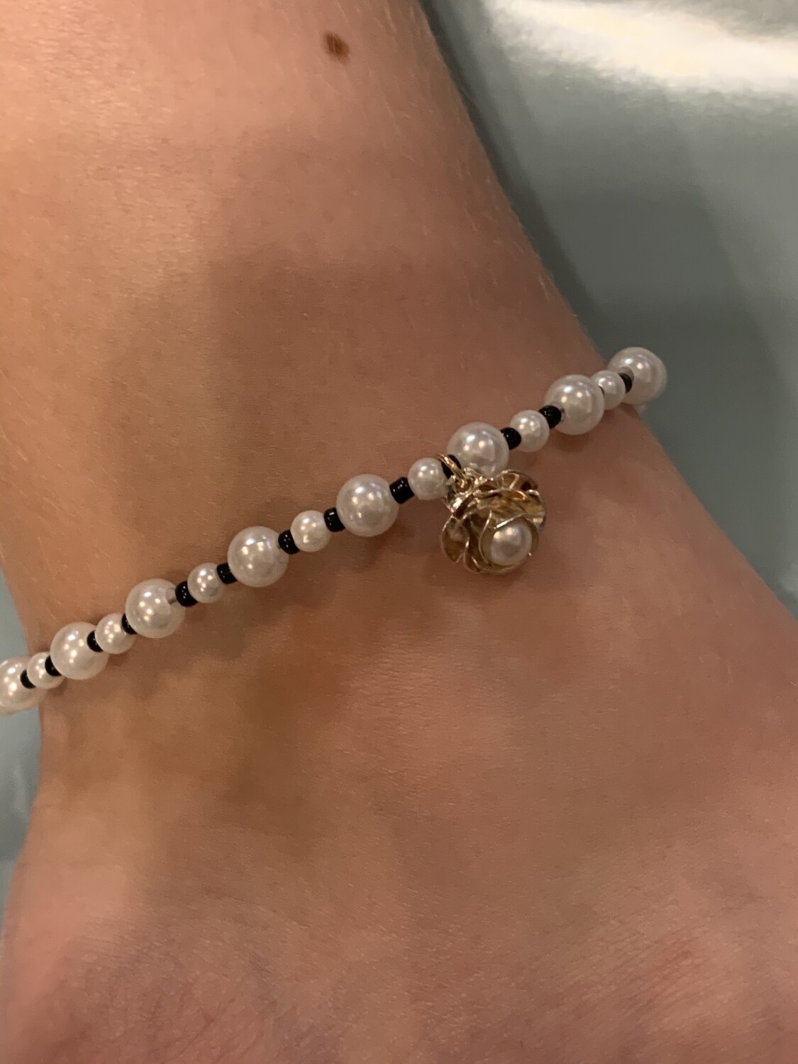 Black and white pearl anklet with gold flower charm