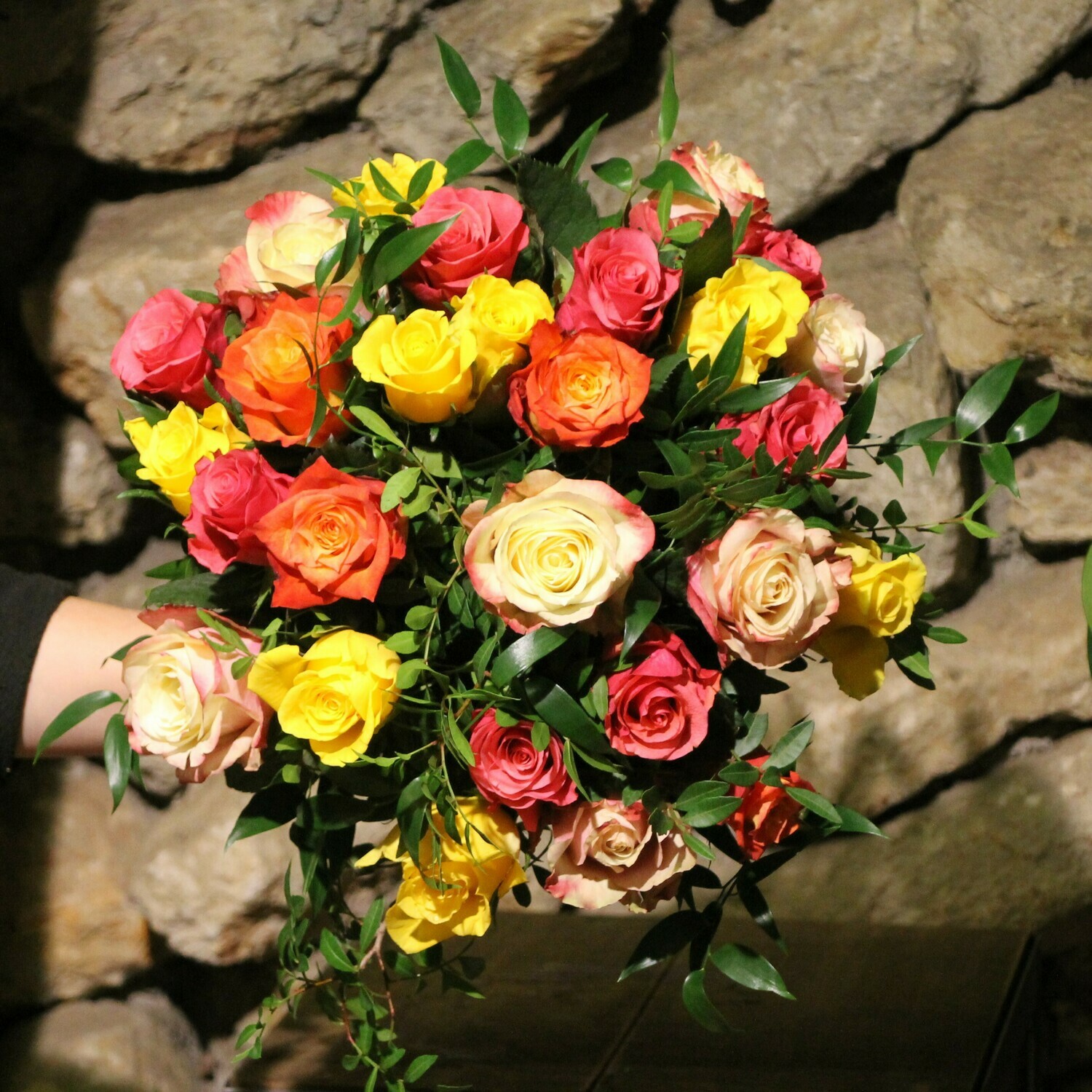 Rosenstrauß aus 30 kurzen Rosen