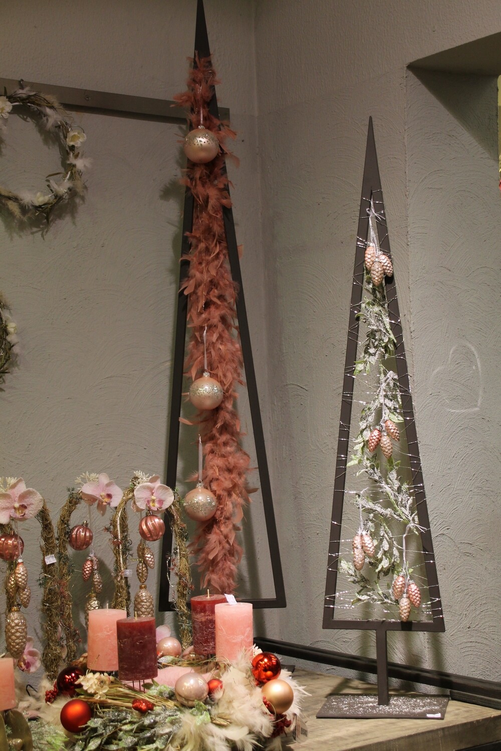 Geschmückter Metallbaum
