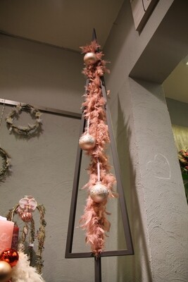 Geschmückter Metallbaum