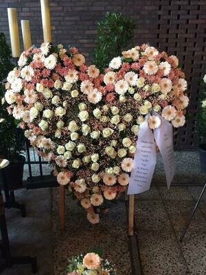 Rosenherz ca. 180 cm nur mit Rosen ausgesteckt