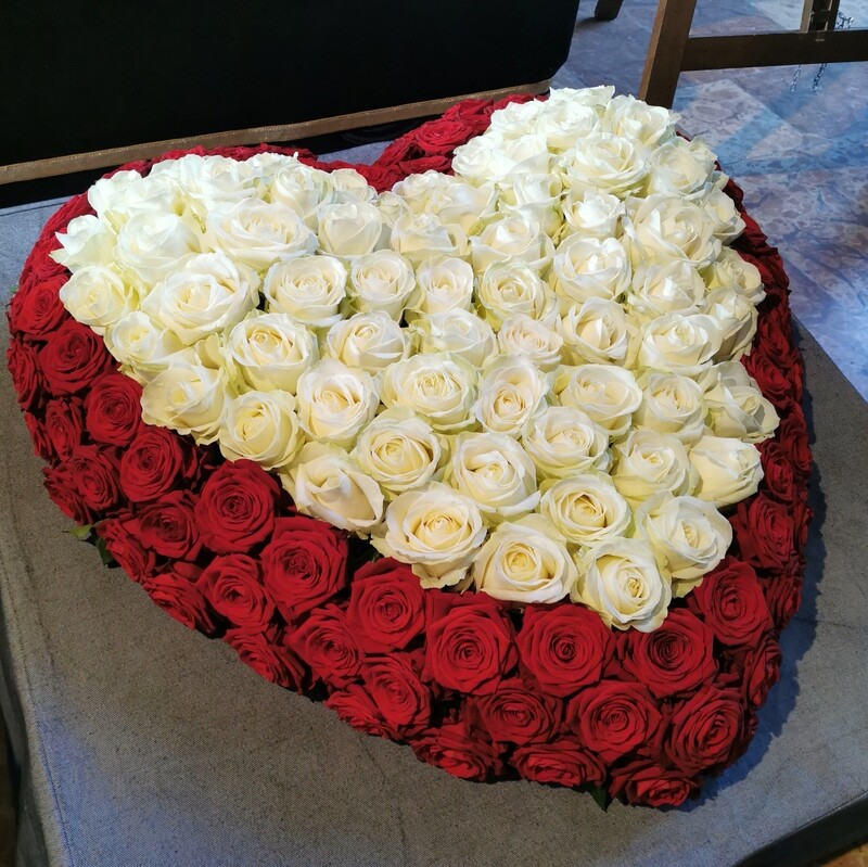 Premium Herzkissen aus Rosen