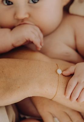 Armband met moedermelk