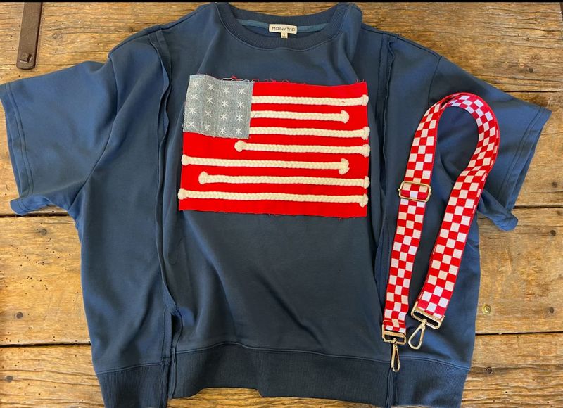 AD5508 LT. Blue/Red Striped Top