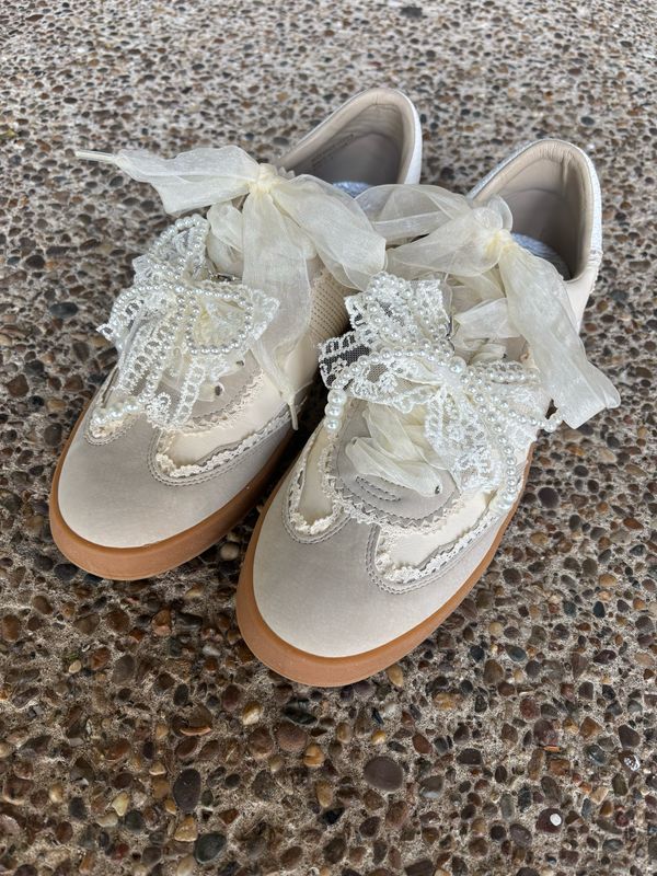 AD5518 Ivory Lace Tennis Shoes 