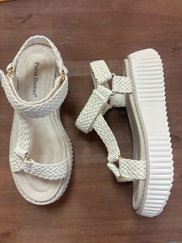 AD5556 Ivory Woven sandal