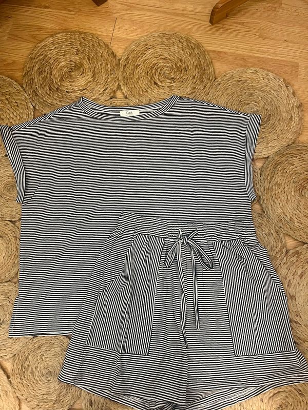 AD5563 Black Stripe Set