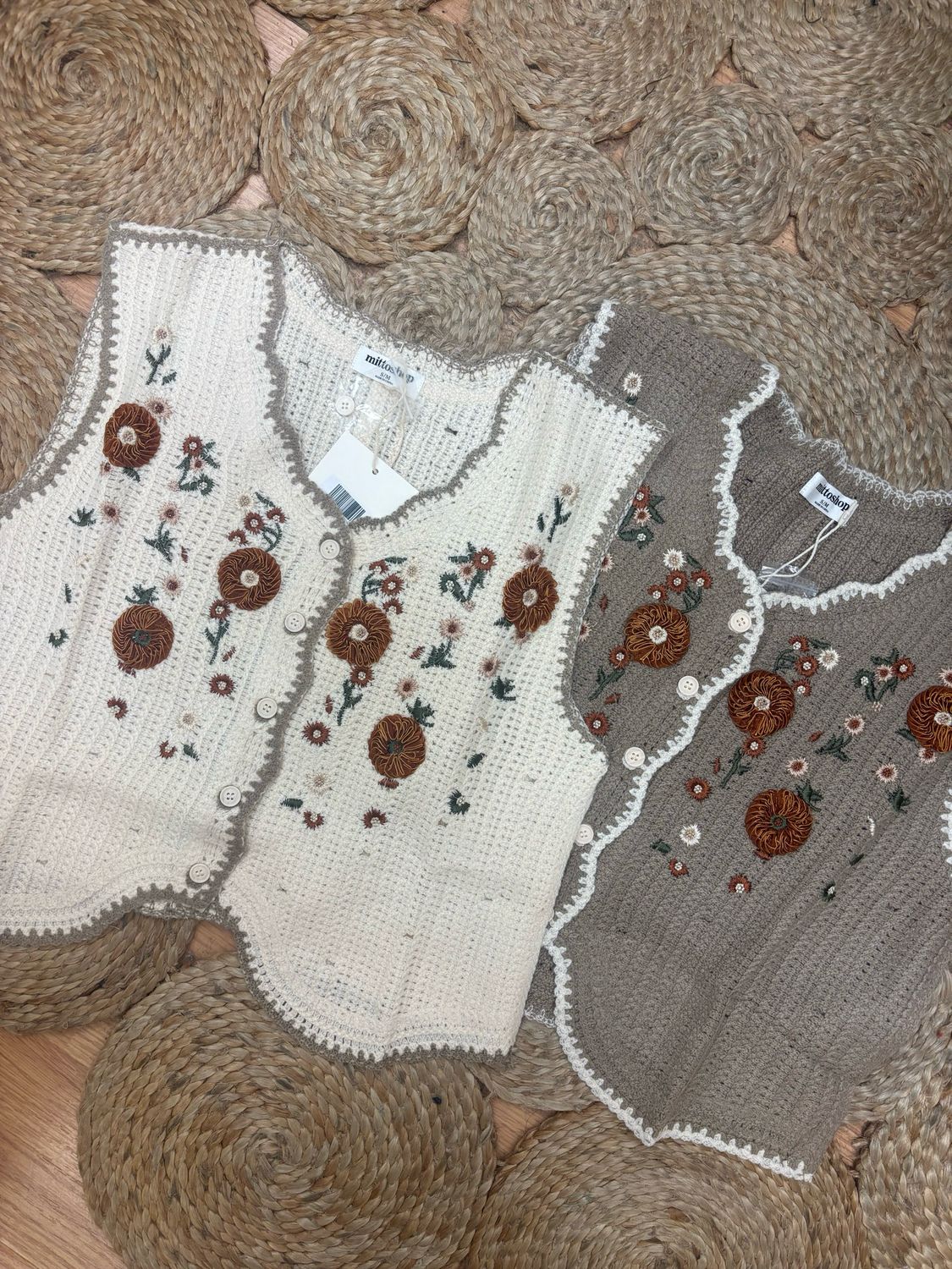 AD5645 Floral Sleeveless  Crochet Top