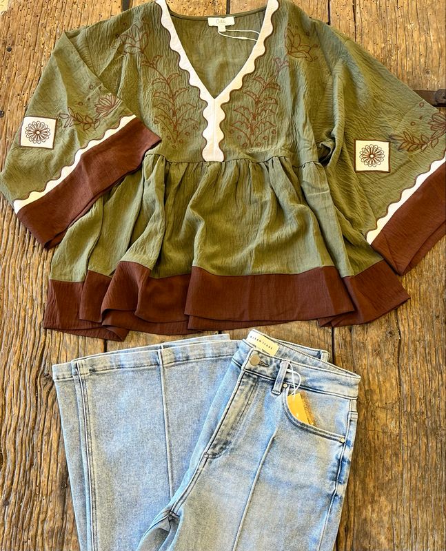 AD5653 Color Block Peasant Blouse 