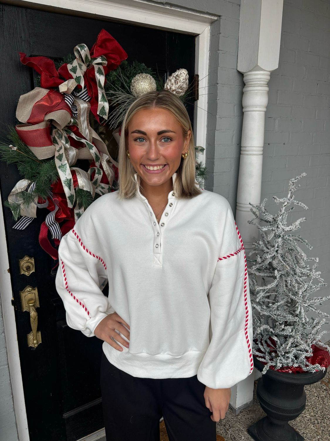 AD5710 White Pullover W/ Red Contrast