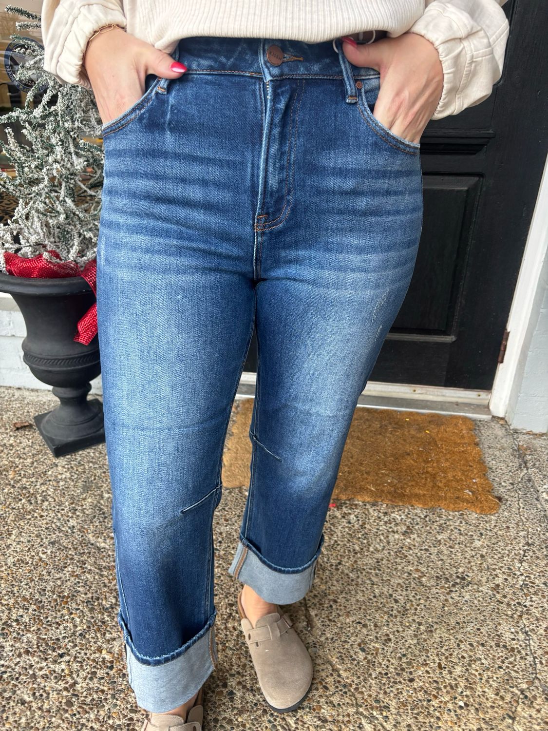 AD5730 Dark High Rise Straight Hem Jeans