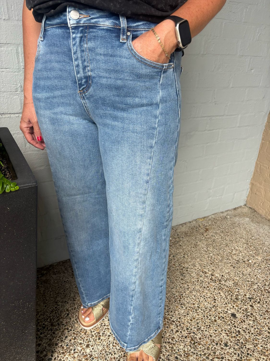 AD5830 Medium Mid Rise Crop Wide Leg