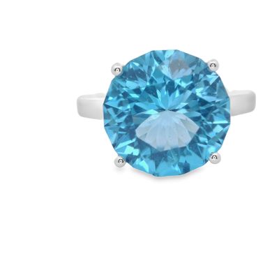 8.15ct Miller cut Blue Topaz 14kw 5.17 g 8.15ct Miller cut Blue Topaz 14kw 5.17 g