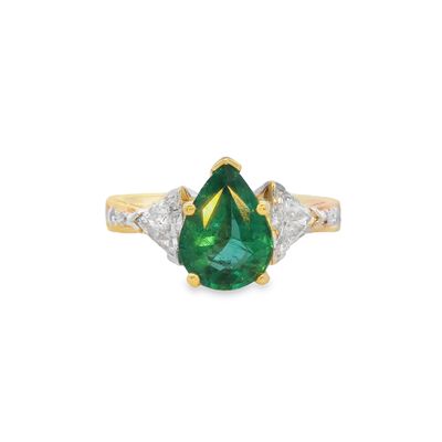 Elegant Emerald and Diamond Ring