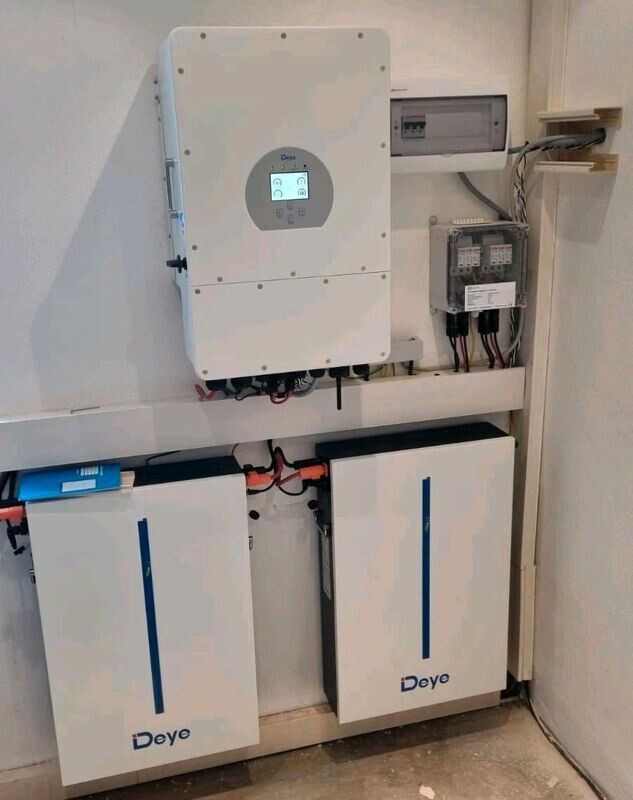 12KW/12.000 Watt Hybrid Solaranlage mit 15 kWh Speicher + schwarze PV Module + 3-phasiger Wechselrichter + Komplettes Montagesystem