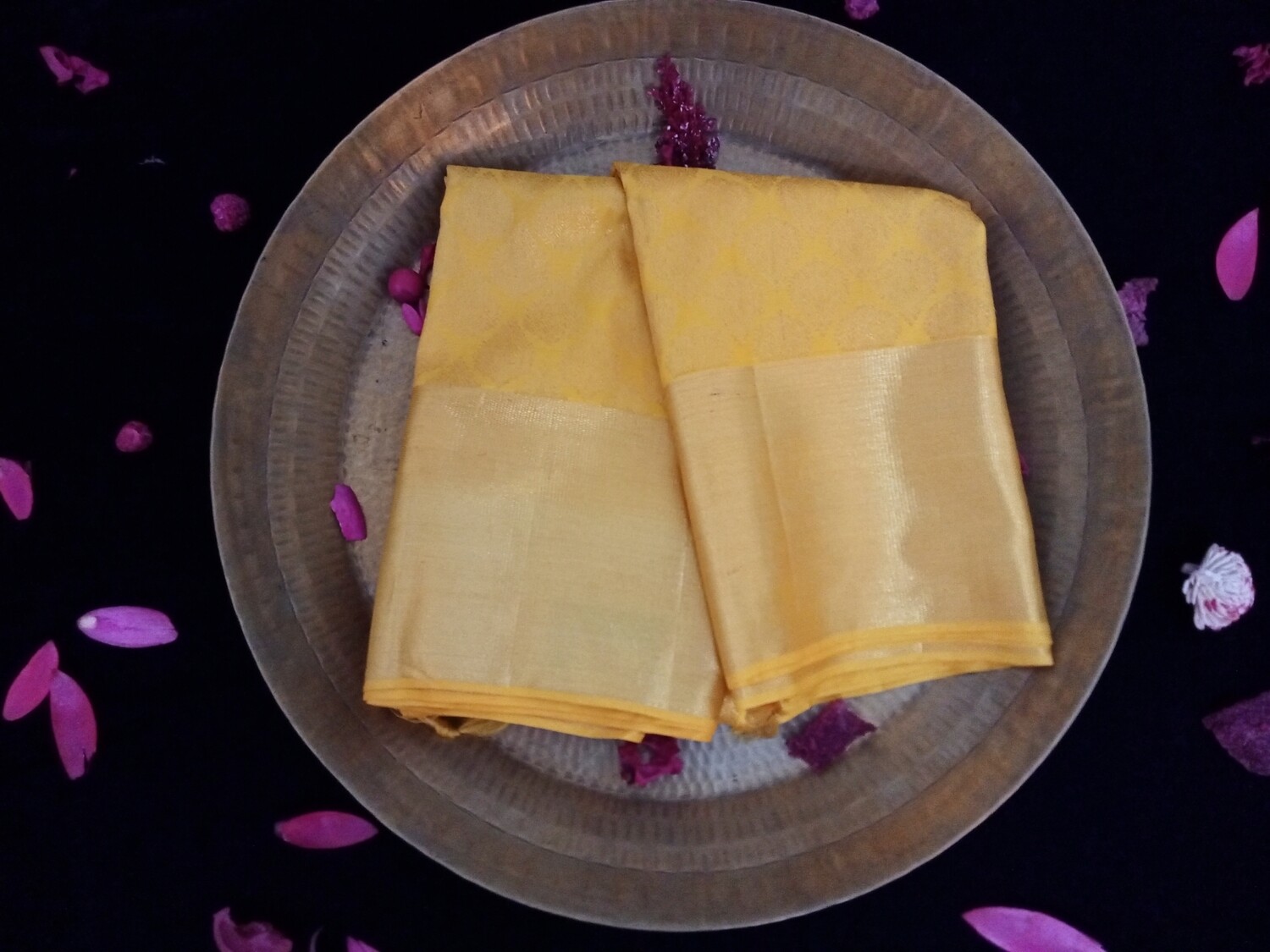 Glaze yellow and gold shade kanchi saree comes with gold border