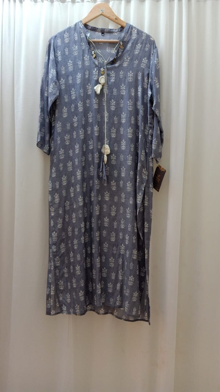 Gray colour muscle in printed kurta