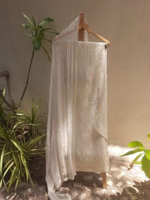 Elegant daisy white pure Georgette