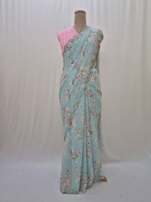  Elegant Floral Printed Saree with Scalloped Edge.