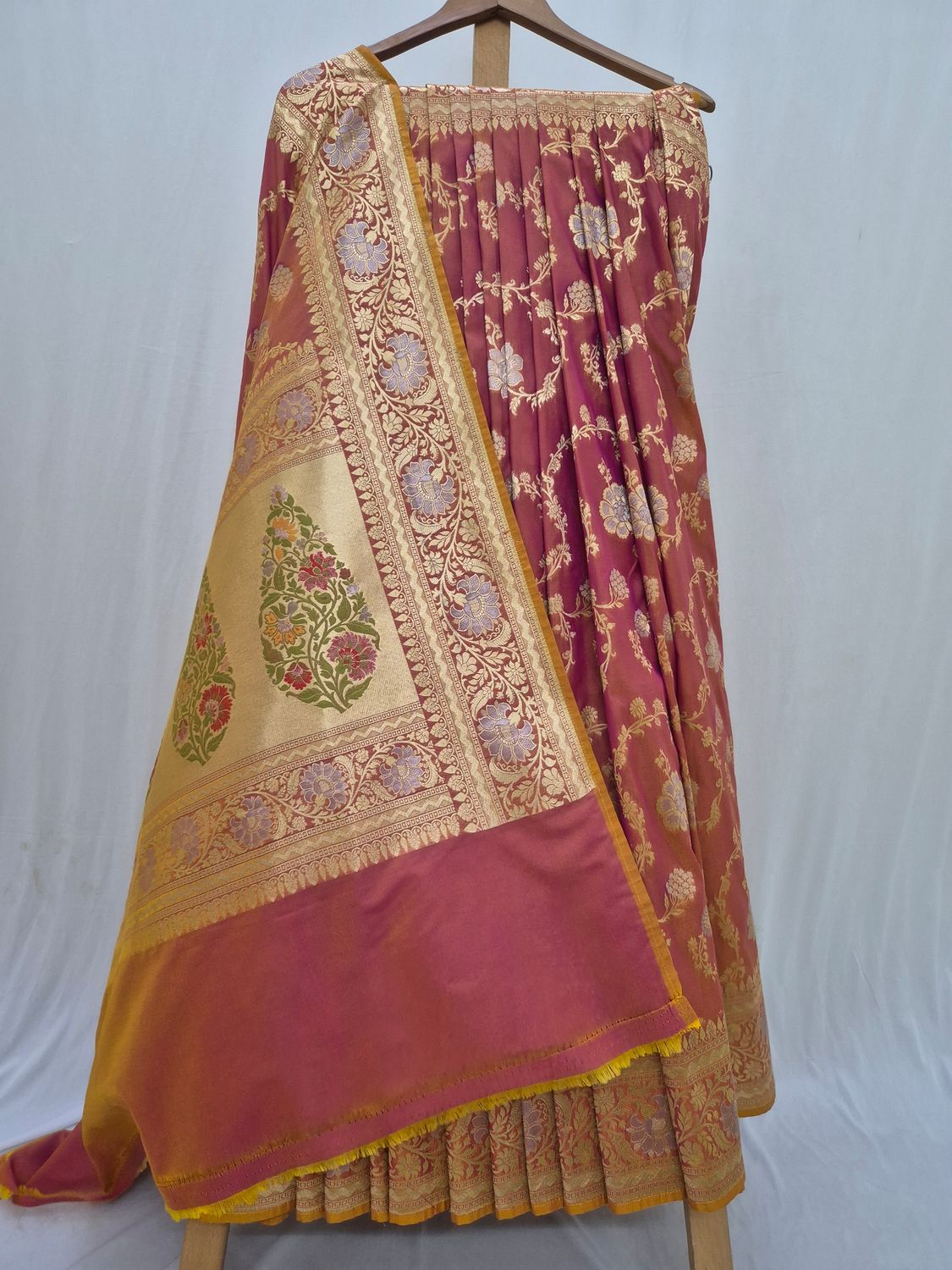 Exquisite Maroon Banarasi Silk Saree with Intricate Zari Work.