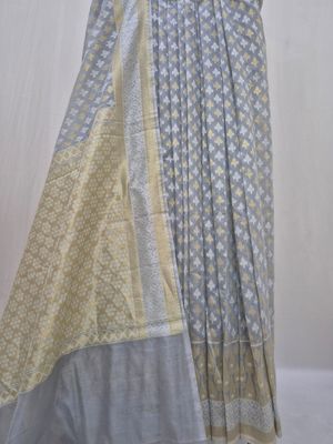  Elegant Pastel Grey Handwoven Cotton Saree with Subtle Floral Motifs.