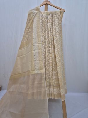  Exquisite Cream Handwoven Banarasi Saree with Intricate White Motifs.