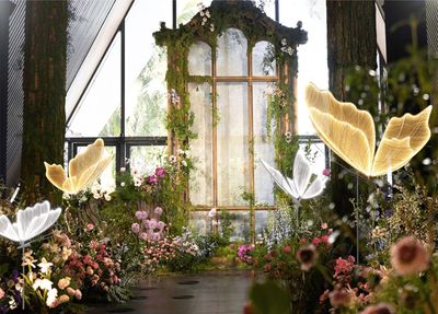 Butterfly LED Light Stands - Perfect Decoration For Weddings, Events, Parties - Ice White Or Warm White - Adjustable Stand