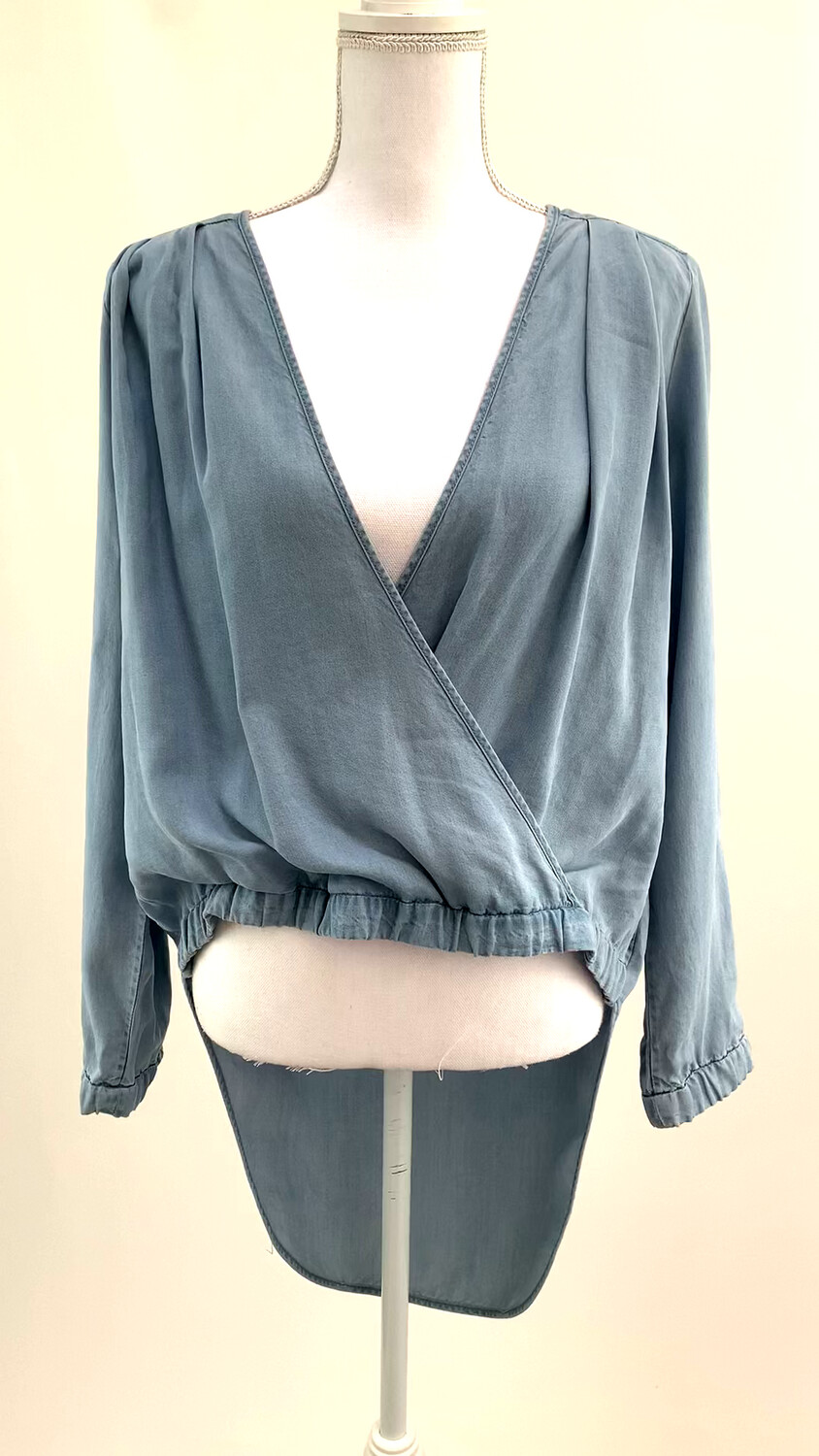 Sass &amp; Bide, Light Blue Chambray Multi Pleat Peplum V-Neck Shirt W/Tab Pull-Up L/Slv, Size 6