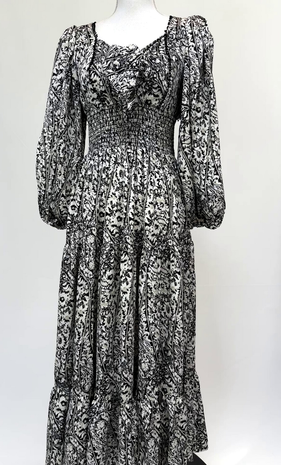 Elliatt, Black/White/Stone Floral Print Tie Bust Blouson L/Slv Shirred Waist Midi Dress W/Open Back, Size XS