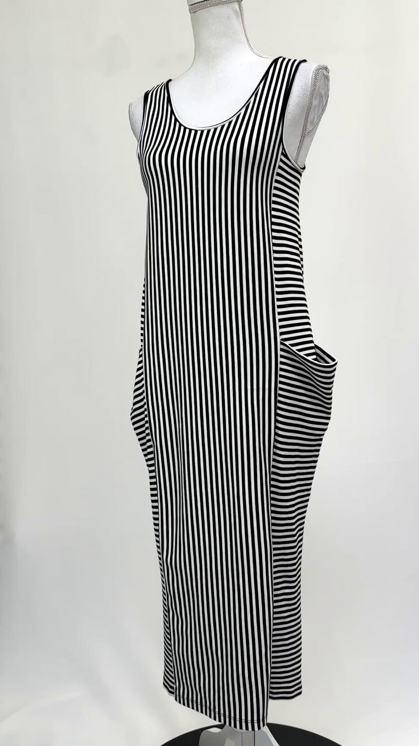 femme fatale, Black/White Stripe Side Pkt Midi Strap Dress, Size M