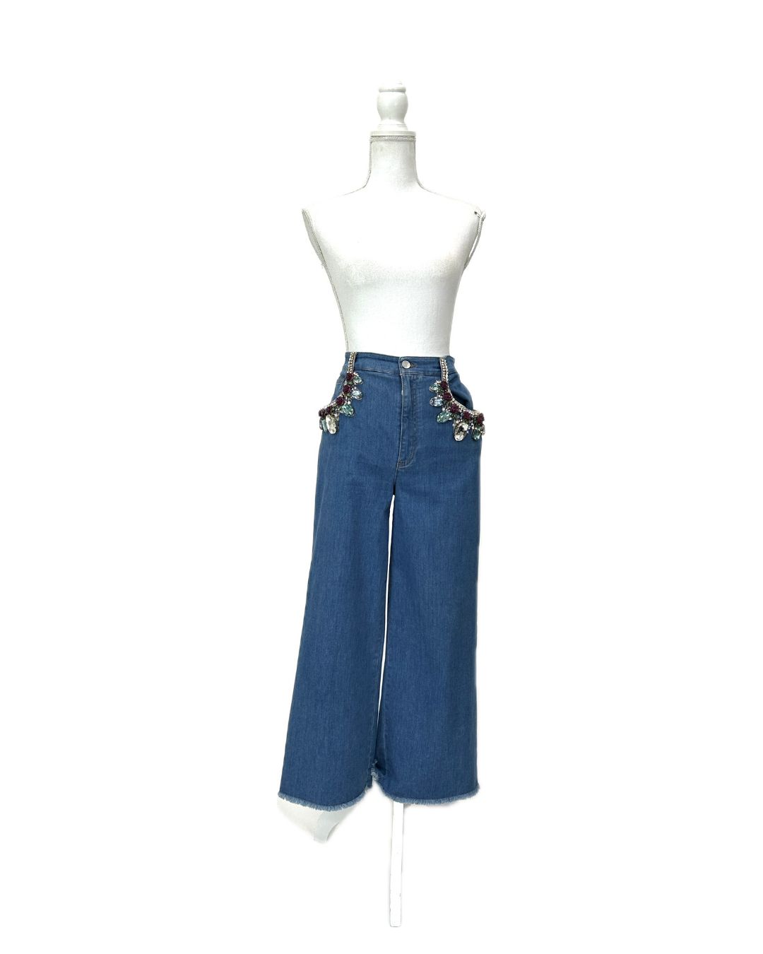 Dolce &amp; Gabbana, Blue Rose Crystal Embellished Pkt Crop Denim Pants. Size 44