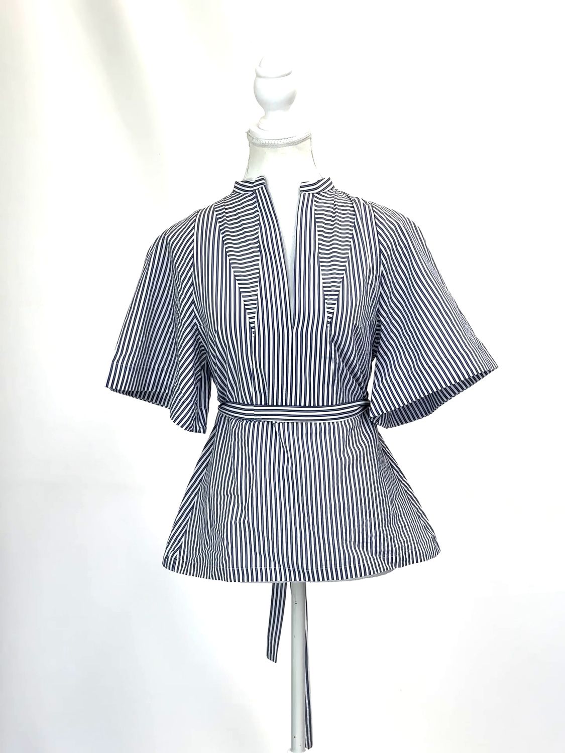 Scanlan Theodore, Navy/White Stripe Slit Neckline S/Slv  Top W/Tie Belt, Size 8