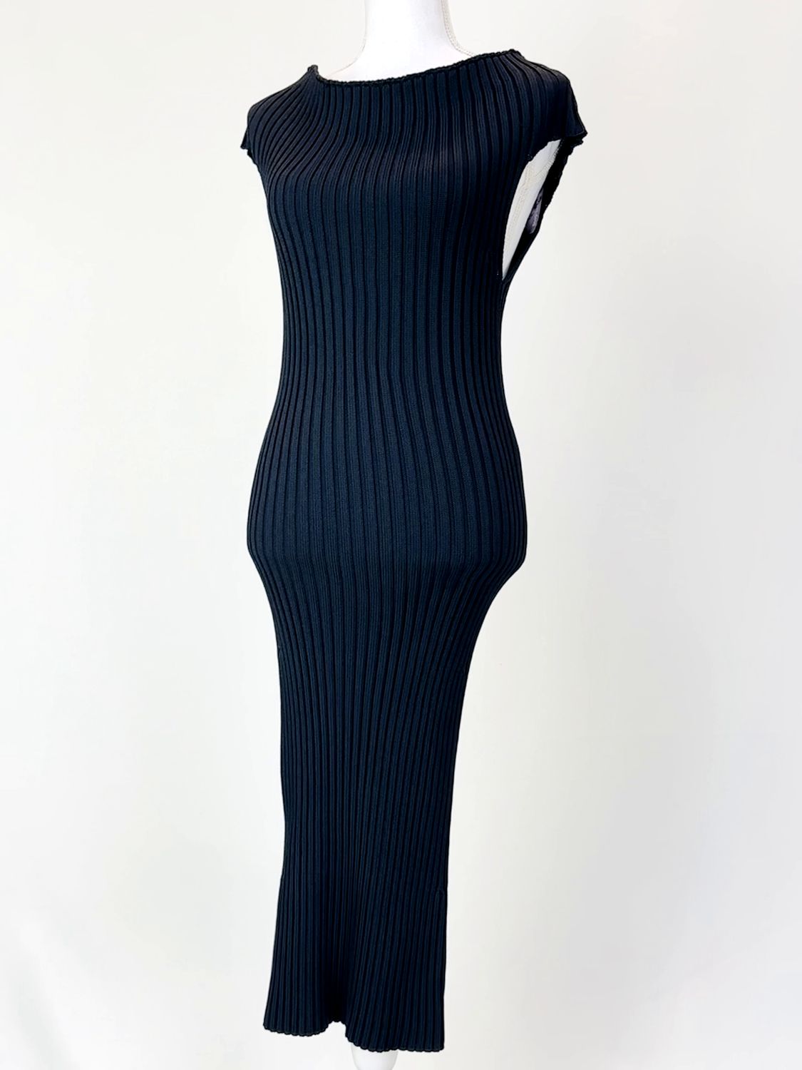 Clavin Klein , Black Chunky Rib Viscose Blend Knit Off Shoulder S/Slv Midi Dress, Size M