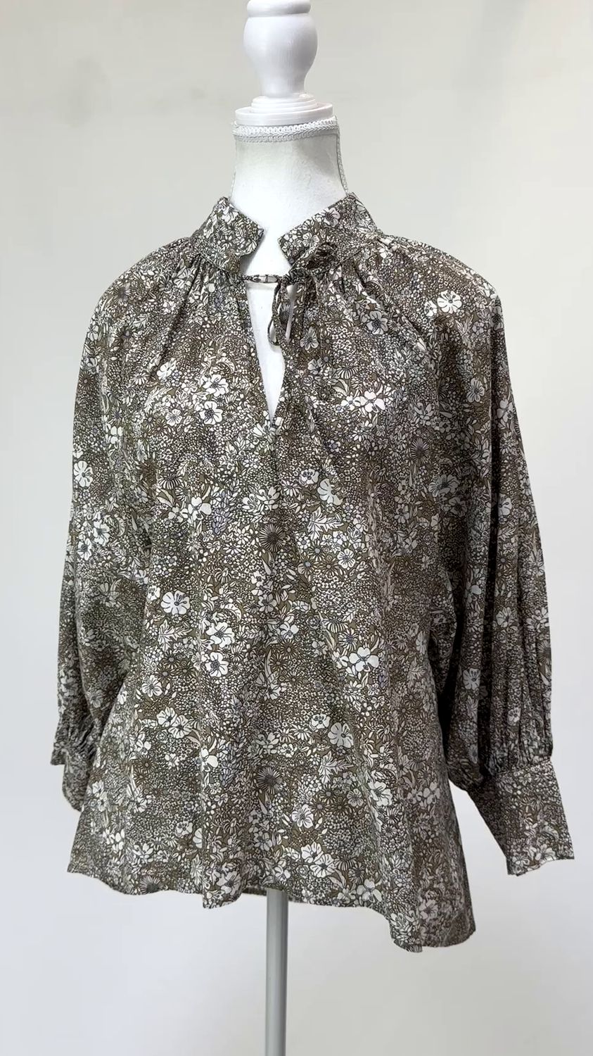 Zoe Kratzmann, Fawn/Whte/Blue Floral V-Tie Gathered Neck Blouson 3/4 Slv Blouse, Size 0