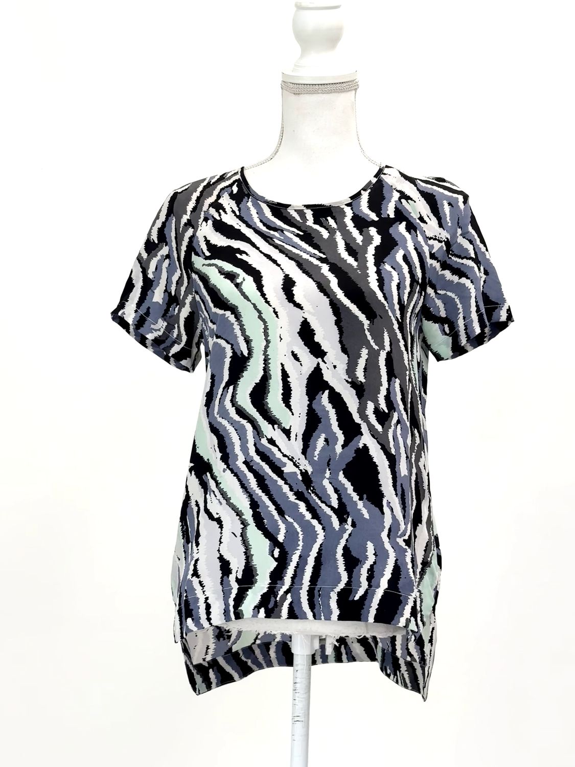 Grace, Stone/Blue/Blk/Grey Print Drop Back Hem S/Slv Silk Top, Size 2