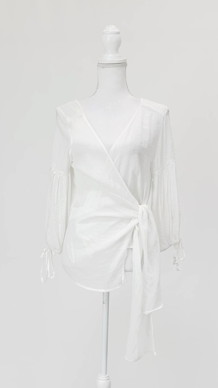 Shirley Lane, White Wrap Tie Waistl/Lslv Blouse, Size 0