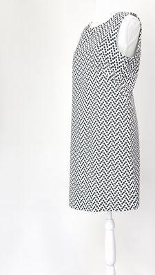 Peserico, White/Black Polka Dot Textured S/Less Shift Dress, Size 46