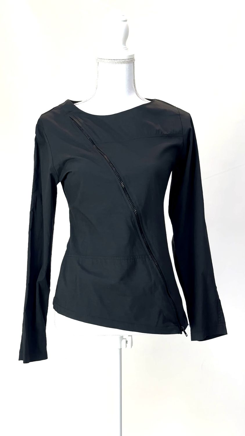 Tina Borg Melbourne, Black Diagonal Zip Front L/Slv  Top, Size M