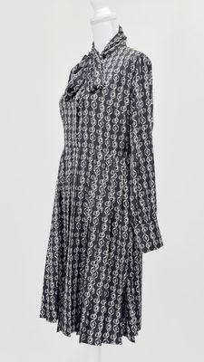 Gracia, Black/White Print Tie-Neck Button-Front Pleated L/Slv Midi Dress, Size L