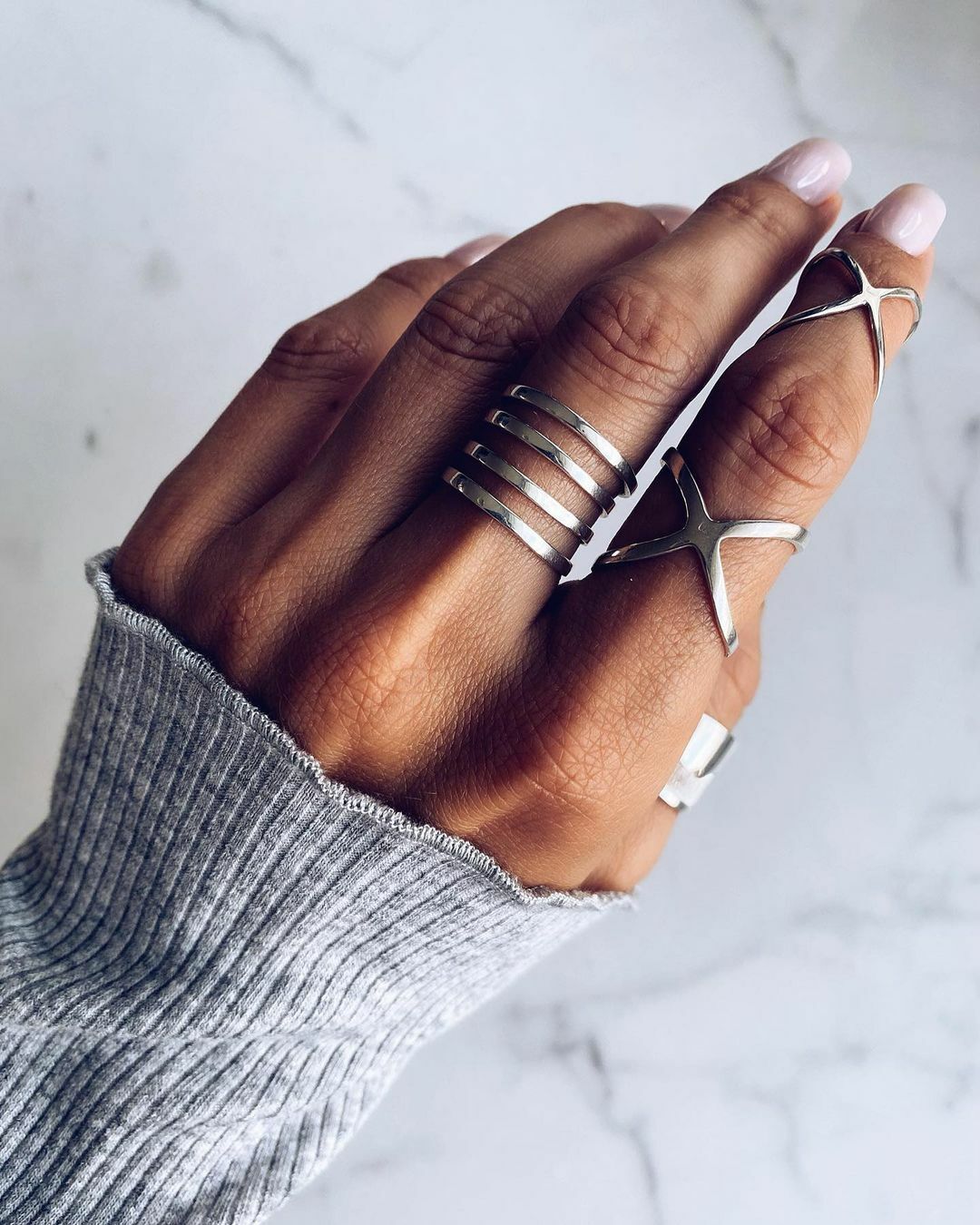 Украшения греции для рук. Золотой браслет с бабочками. Arm jewellery. Греческое украшение на руку. Стильная дизайнерская бижутерия браслеты.